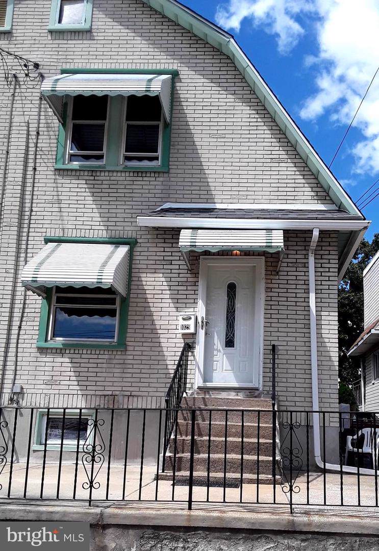 1029 Andrews Avenue - Photo 1