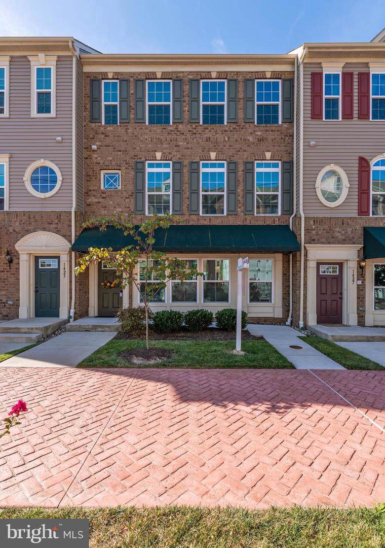 1425 Hale Street - Photo 1