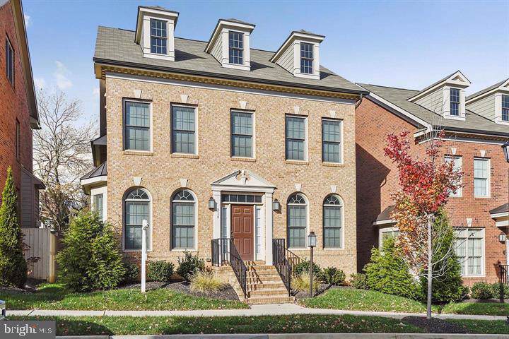 210 Beacon Place - Photo 1