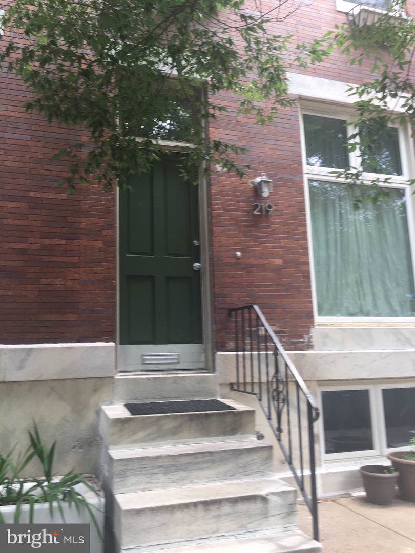 219 Kenwood Avenue - Photo 1