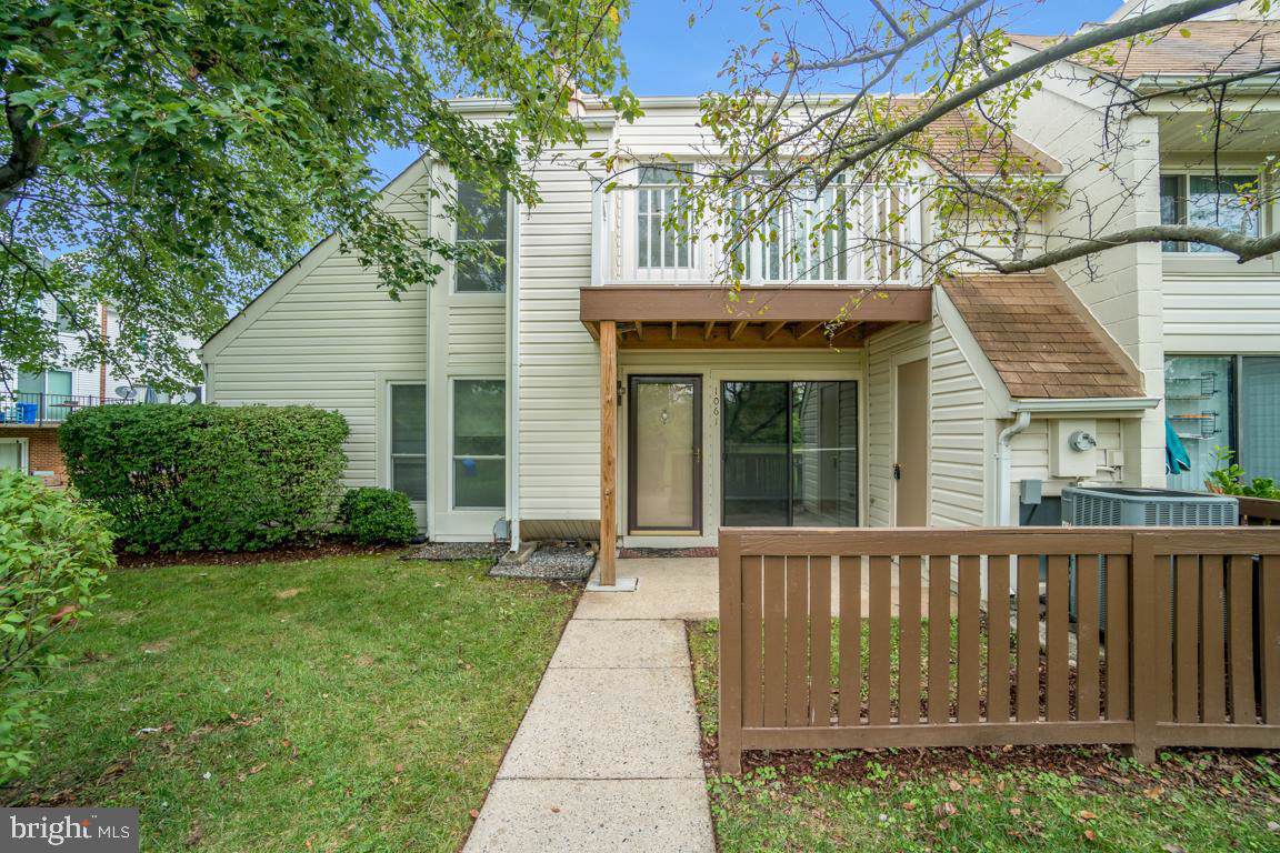 1061 Warwick Court - Photo 1