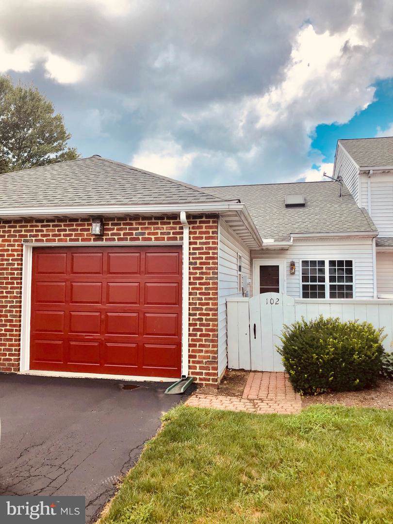 102 Spring Ridge Court - Photo 1