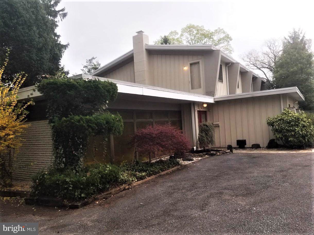 904 Warwick Road - Photo 1