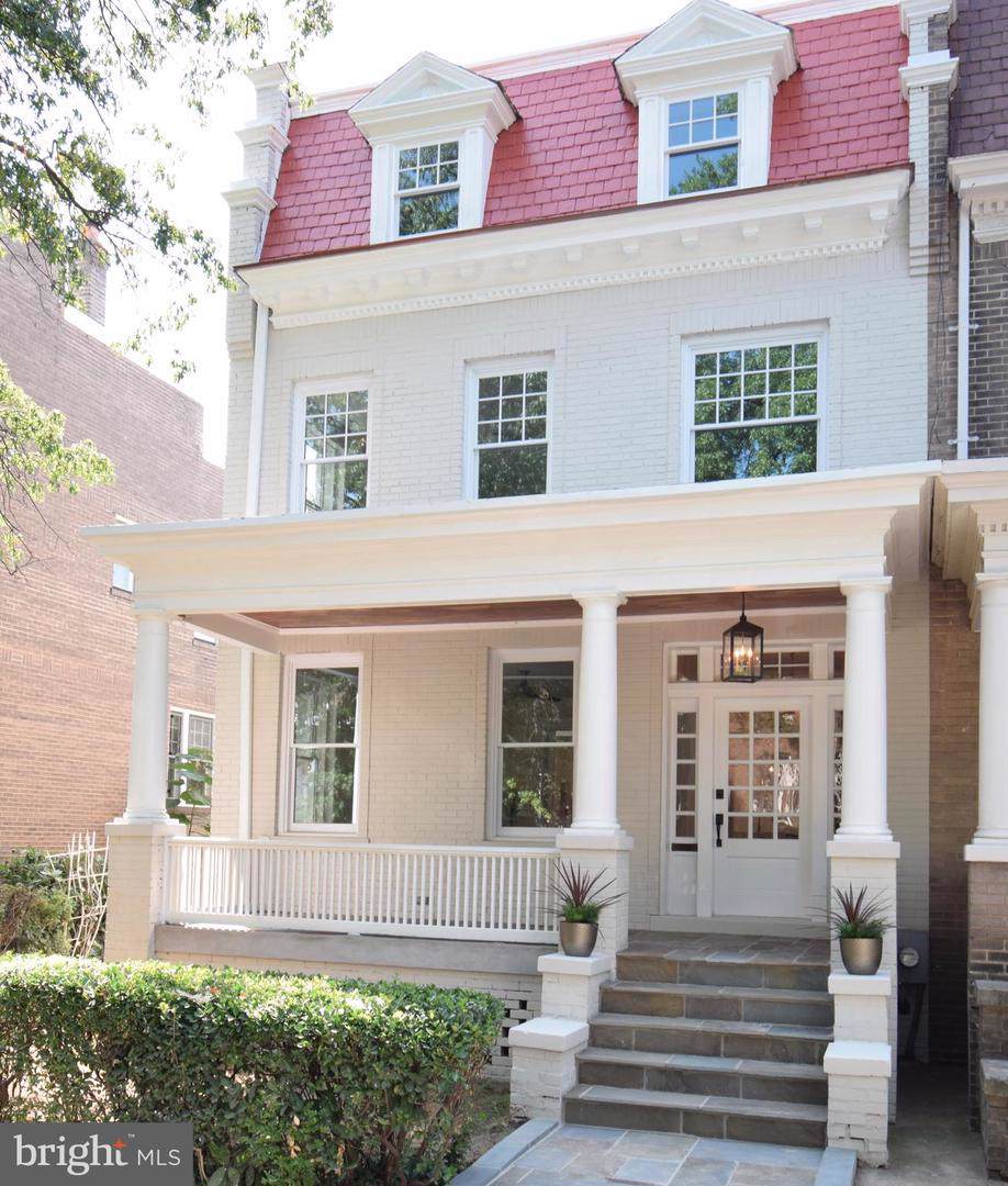 1626 Hobart Street - Photo 1
