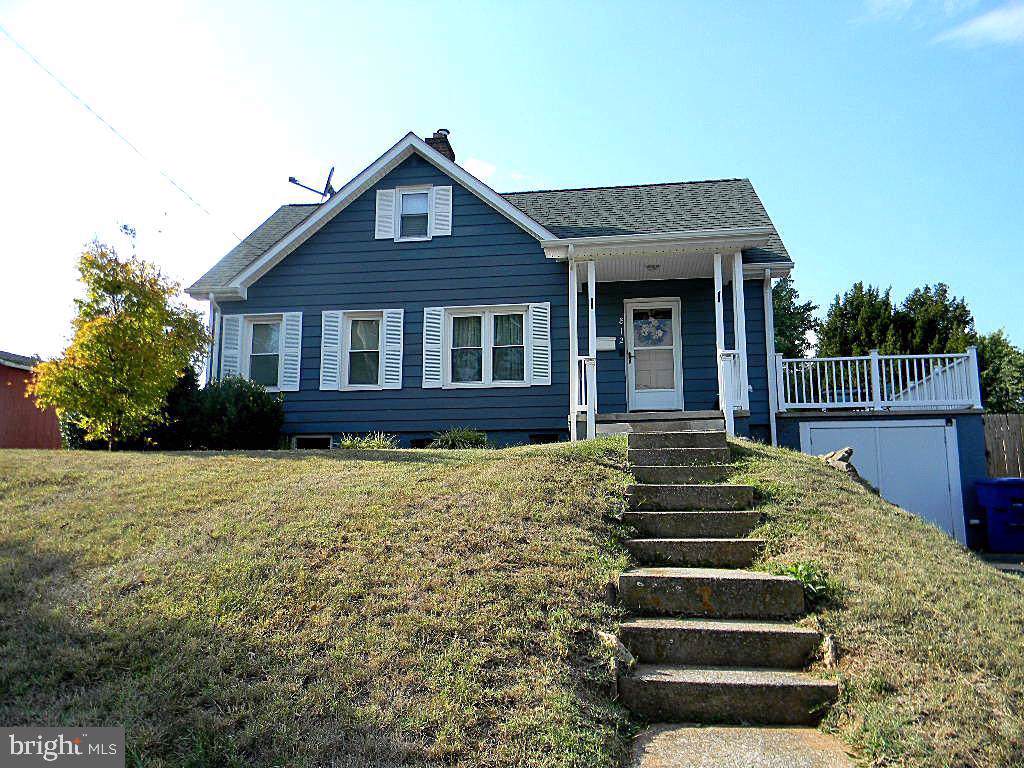 812 Stonewall Drive - Photo 1