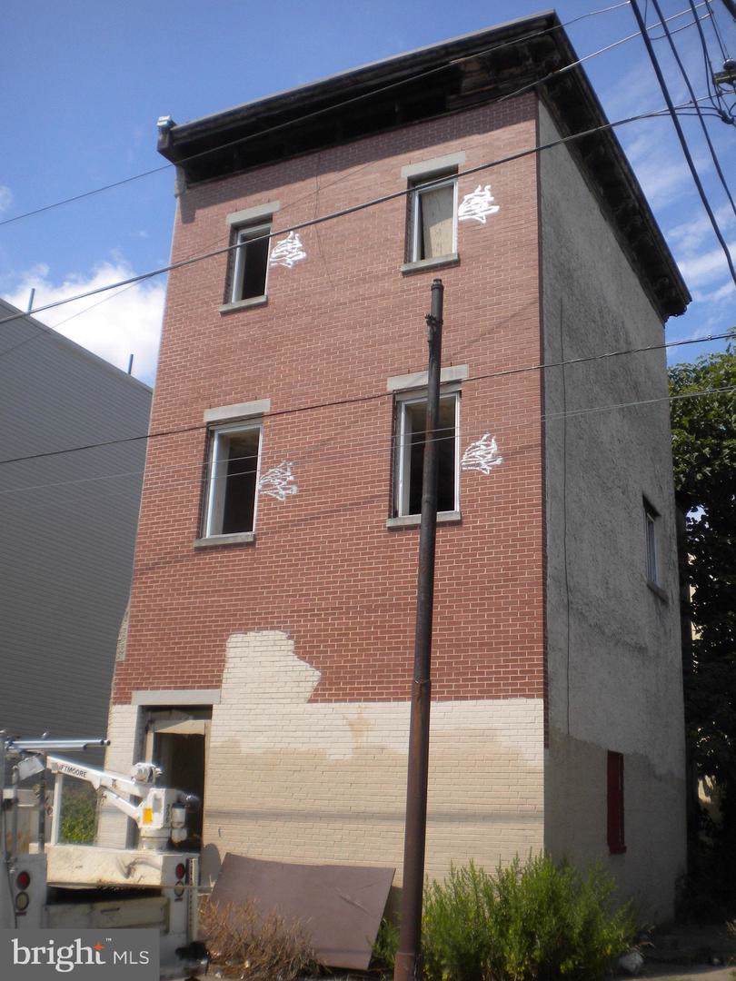 1542 8TH Street - Photo 1