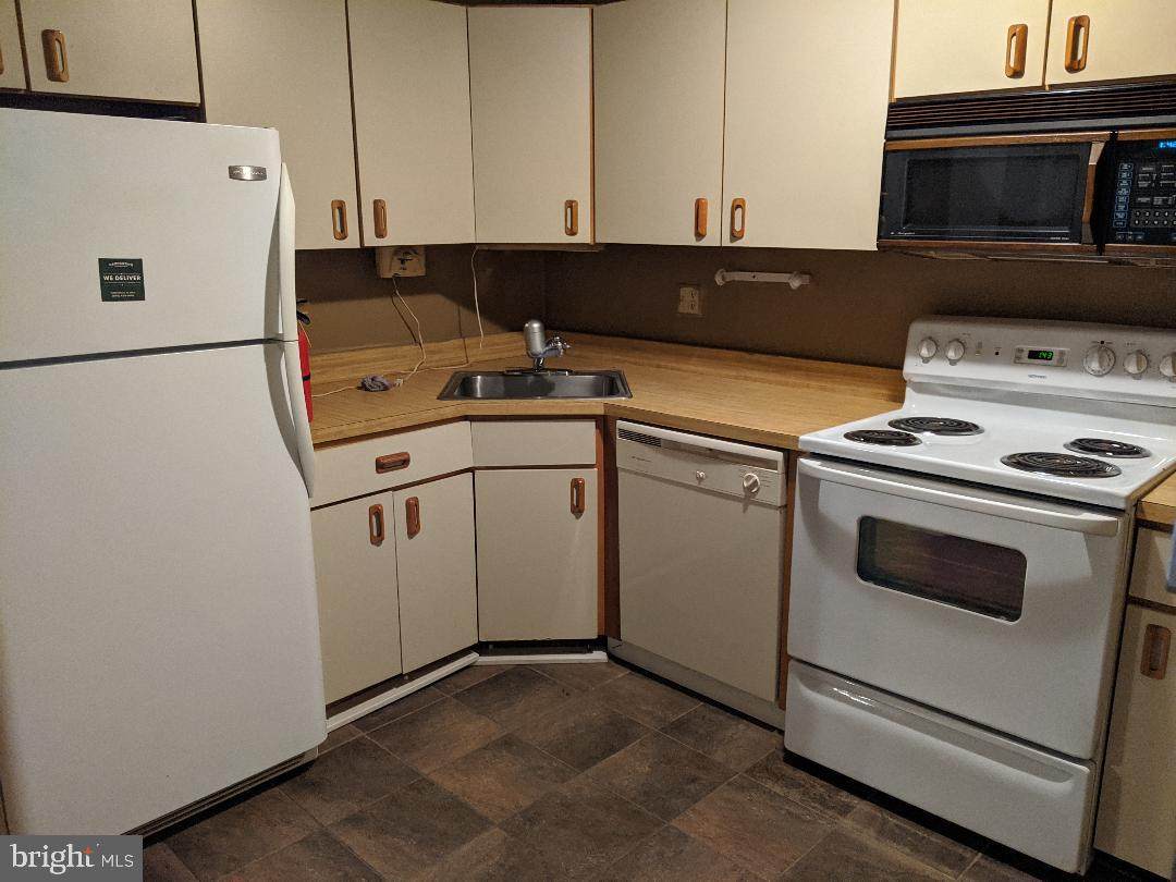 307 Brighton Court - Photo 1