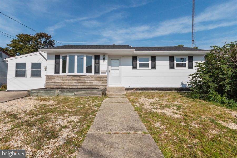 23 Commodore Drive - Photo 1