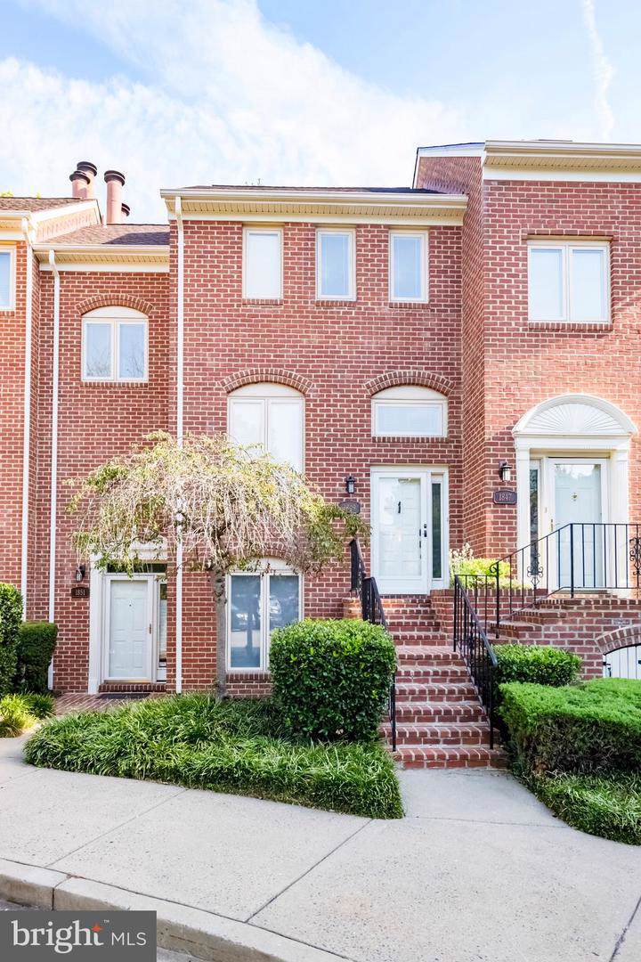 1849 Uhle Street - Photo 1