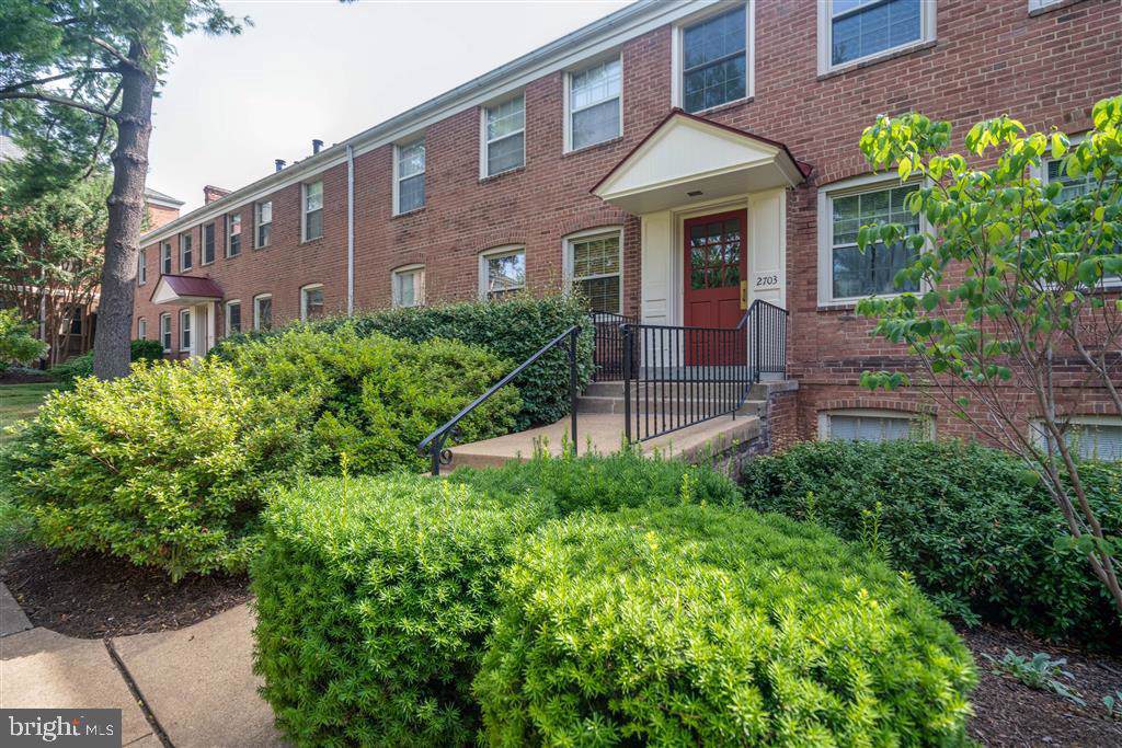 2703 Arlington Boulevard - Photo 1