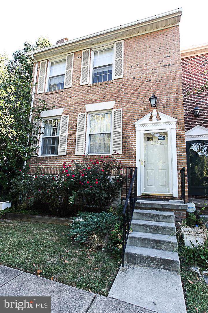 5729 Richardson Mews Square - Photo 1