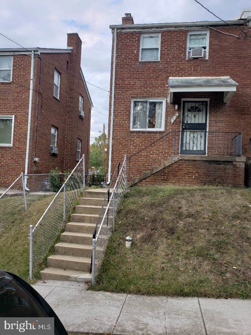 712 Hilltop Terrace - Photo 1