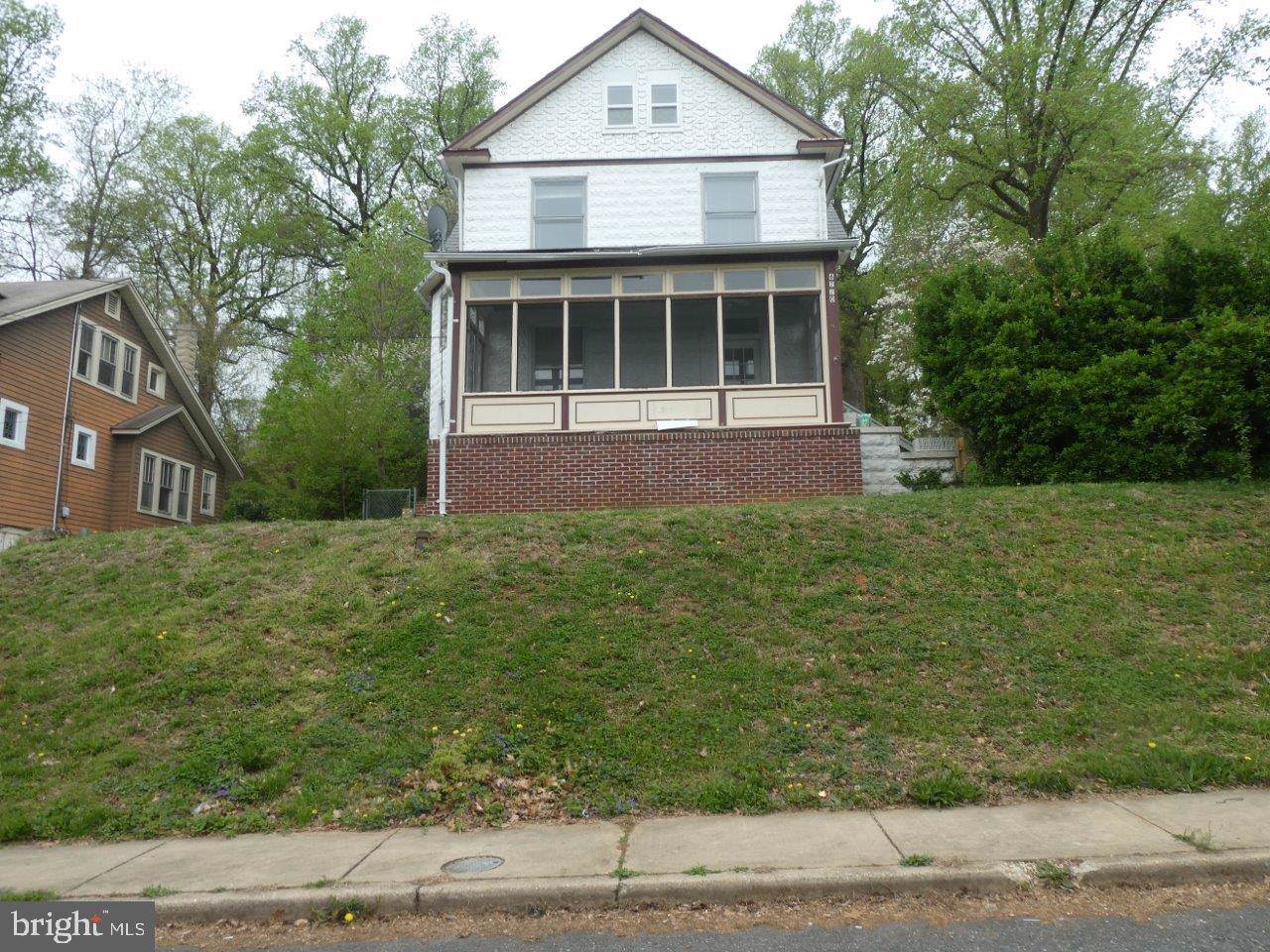 6220 Everall Avenue - Photo 1