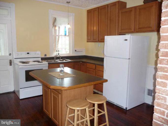 320 South Fourth - Photo 1
