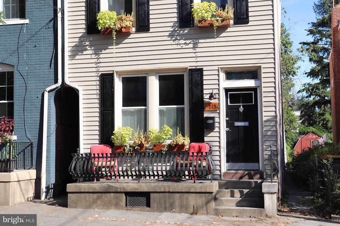 715 1ST Street - Photo 1