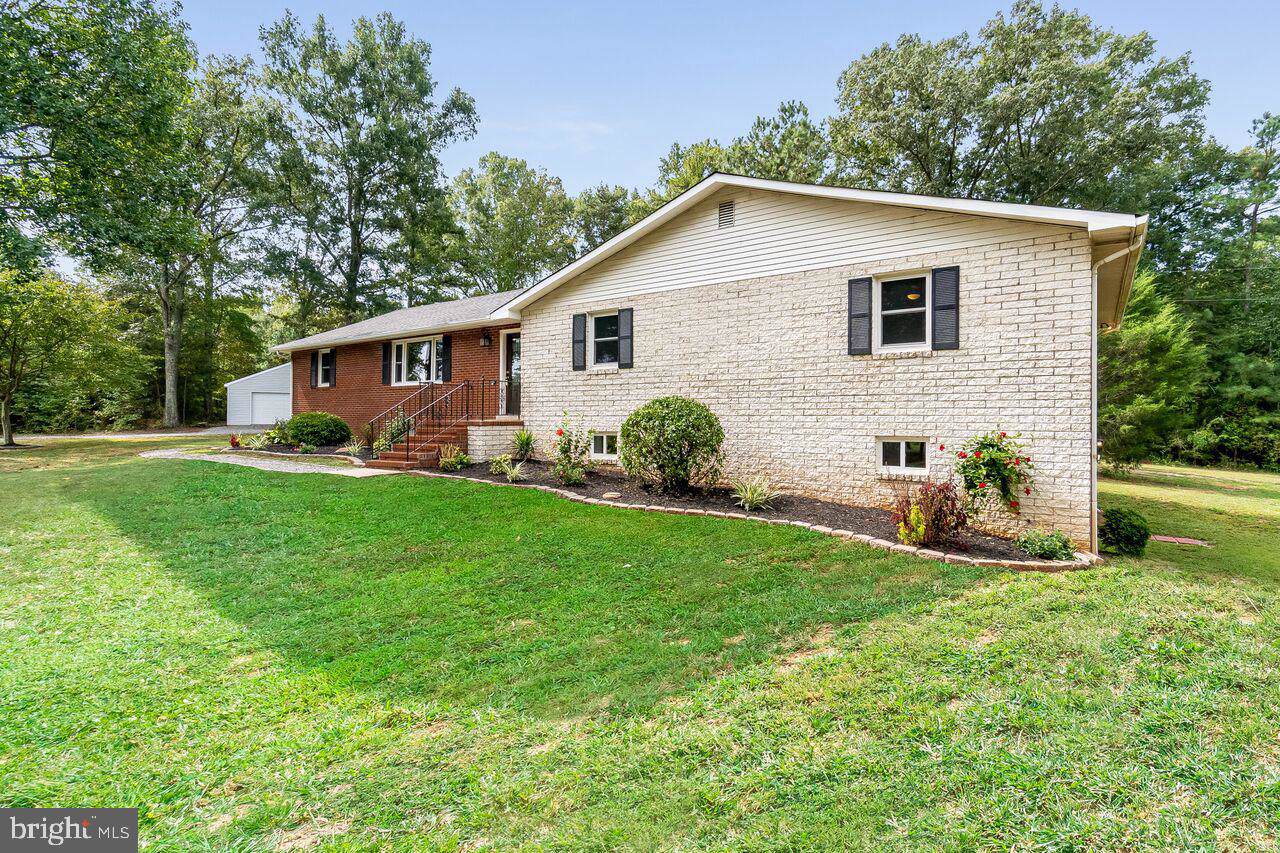 16205 Chiswell Lane - Photo 1