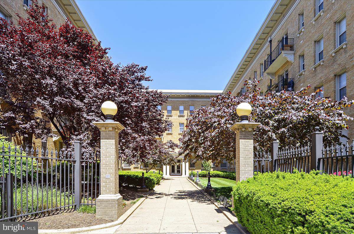 1401 Columbia Road - Photo 1