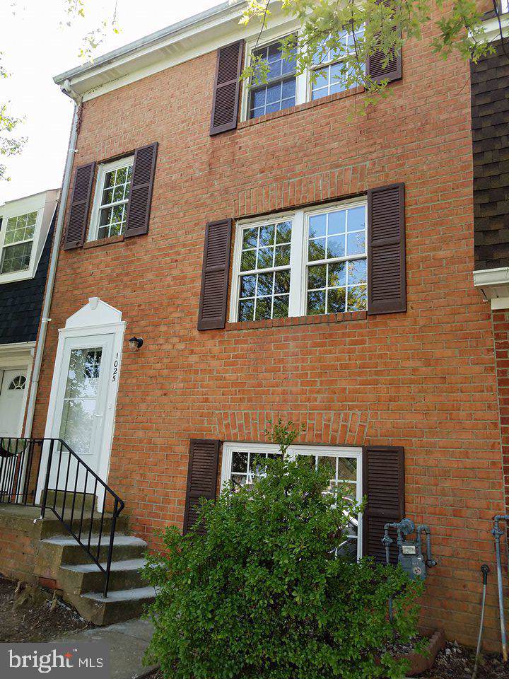 1025 Thomas Jefferson Place - Photo 1 1025 Thomas Jefferson Place - Photo 1