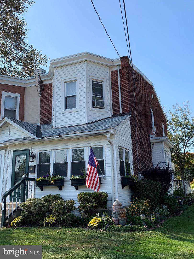 913 7TH Avenue - Photo 1