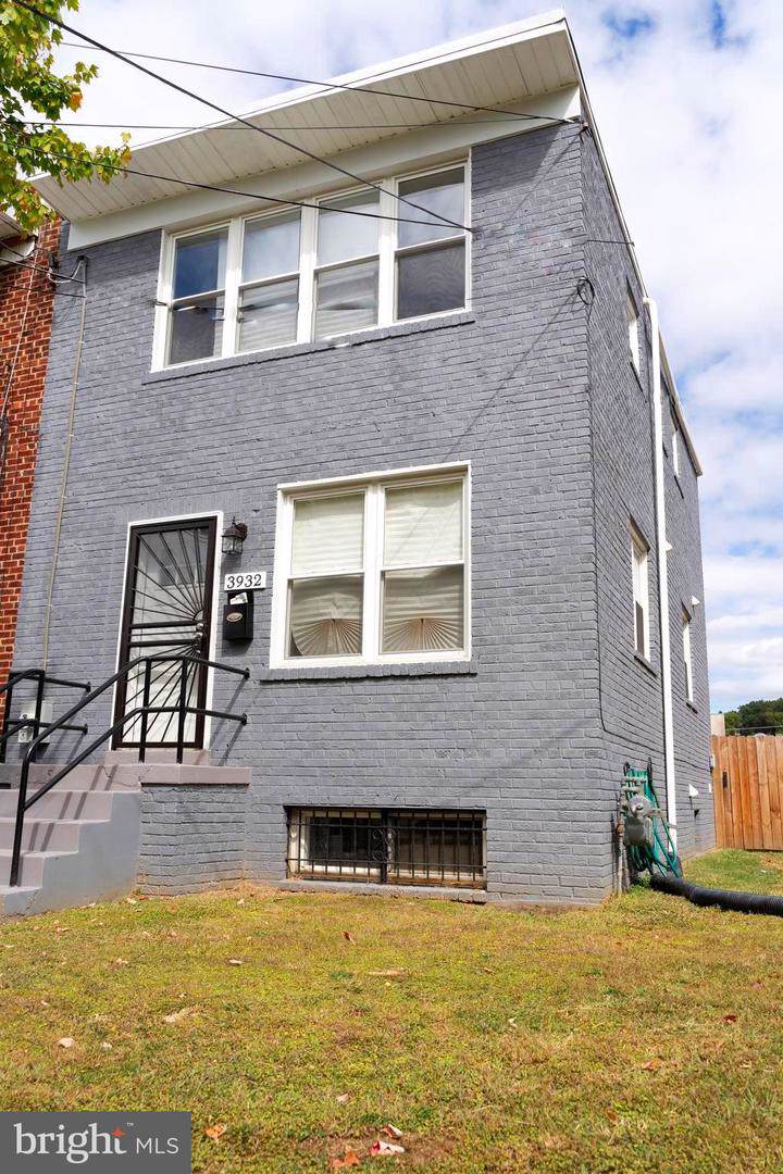 3932 Clay Place - Photo 1