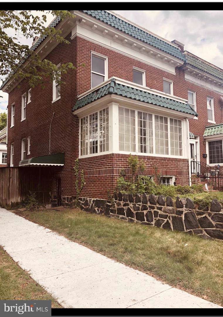 800 33RD Street - Photo 1