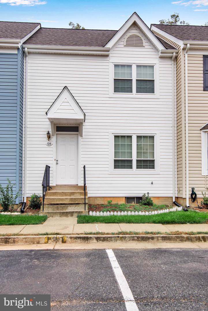 104 Surry Lane - Photo 1