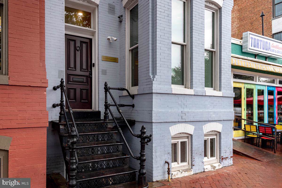 512 8TH Street - Photo 1