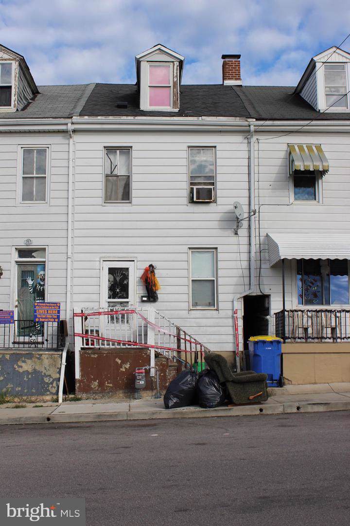 705 Vander Avenue - Photo 1