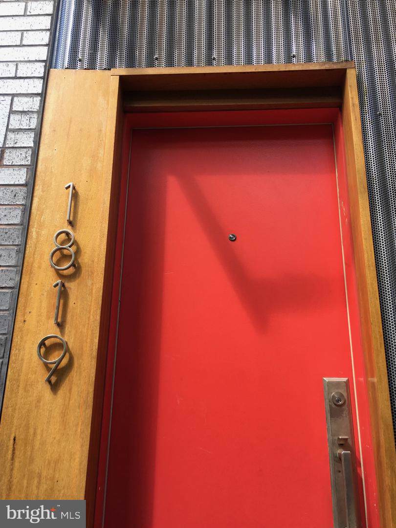 1819 Carpenter Street - Photo 1