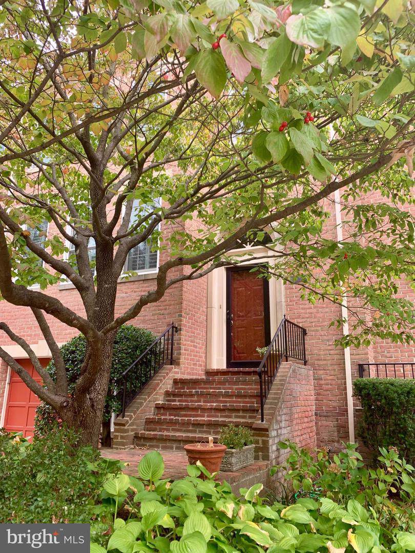 1450 Mclean Mews Court - Photo 1