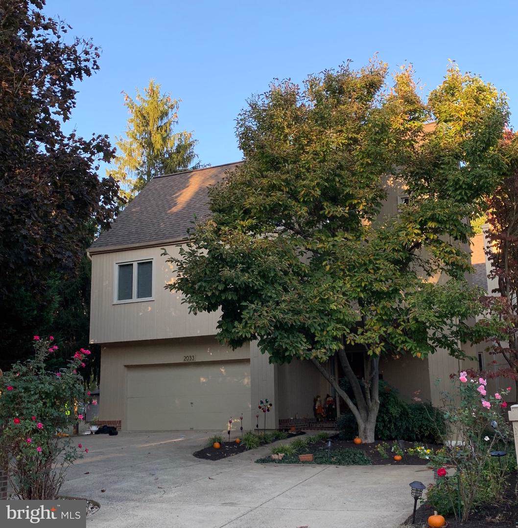 2033 Beacon Place - Photo 1