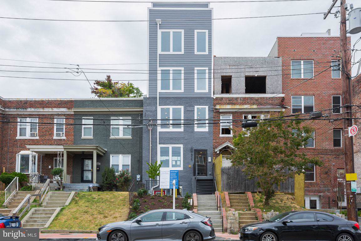 525 Kennedy Street - Photo 1