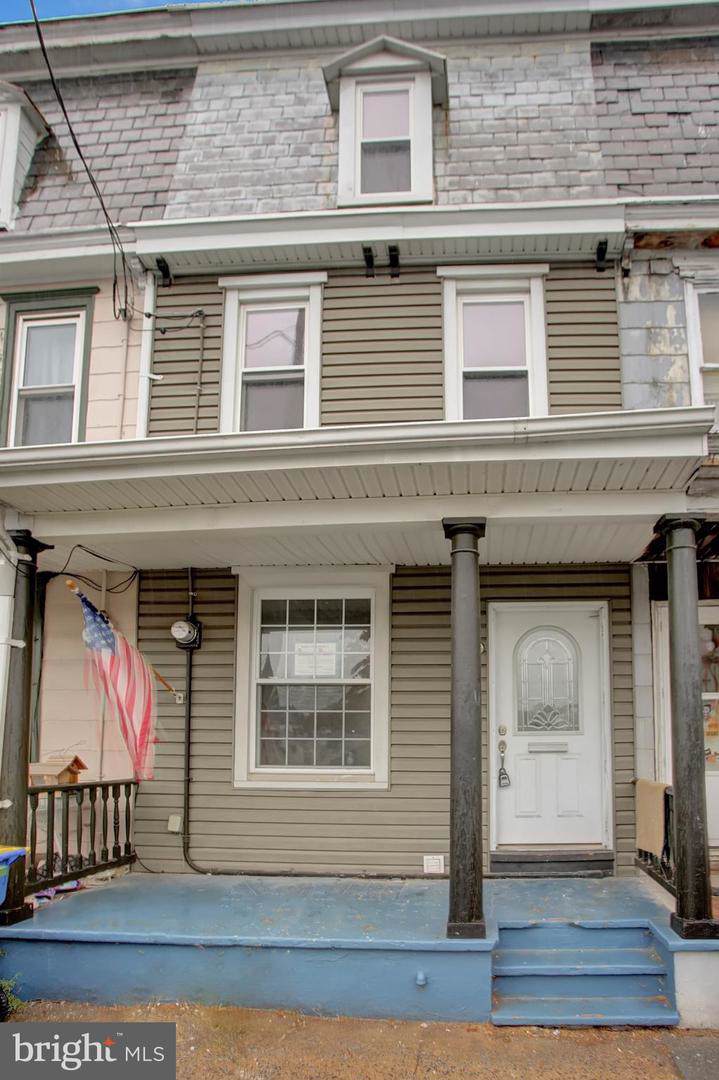 205 5TH Street - Photo 1