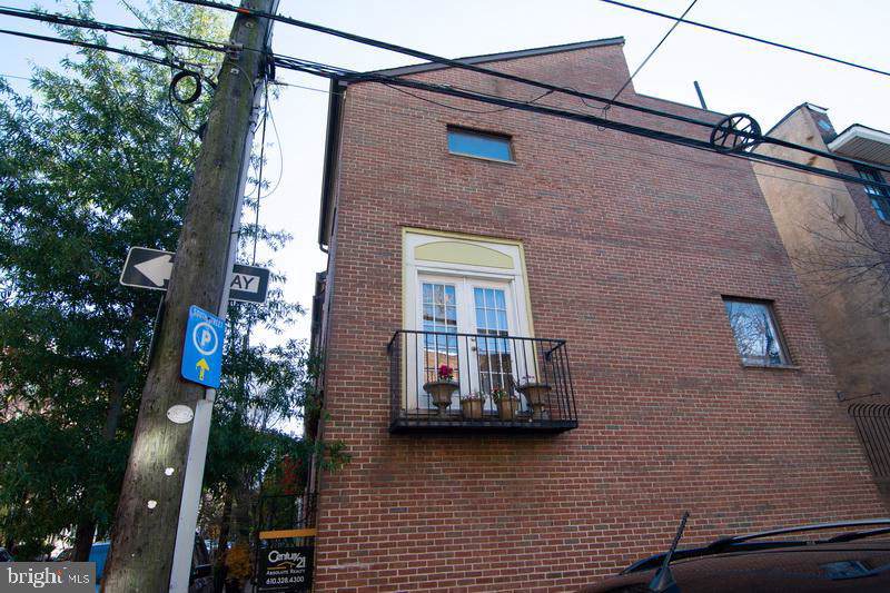 700 Warnock Street - Photo 1