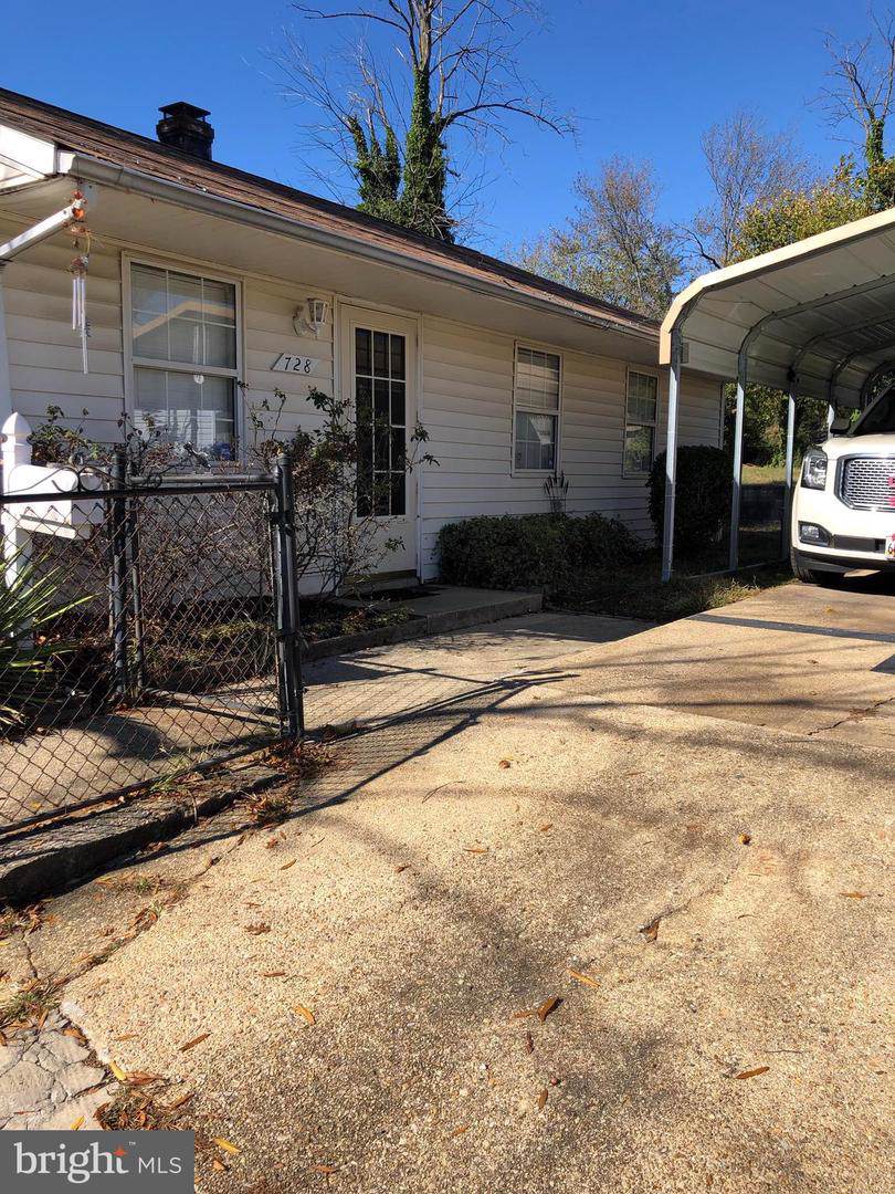 728 Carson Avenue - Photo 1