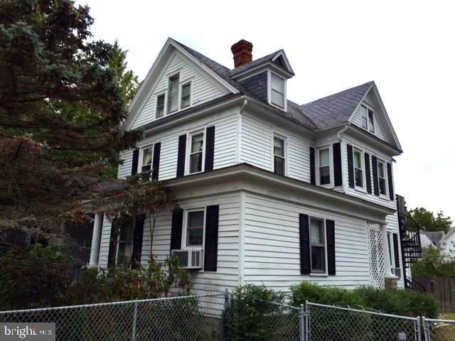 204 Oakley Street - Photo 1