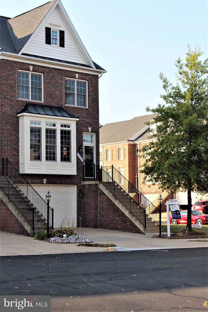 6900 Stanwick Square - Photo 1