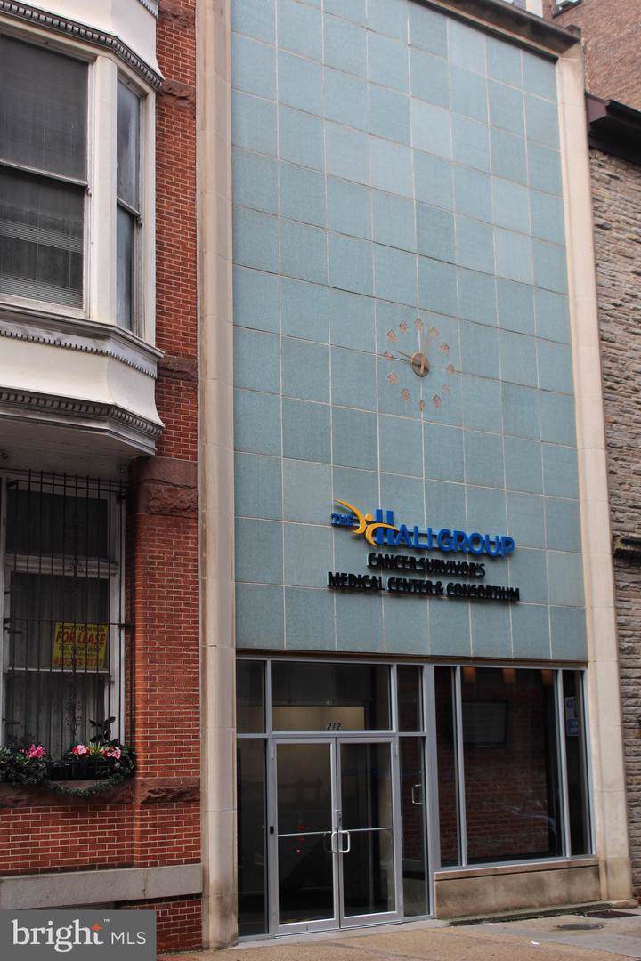 212 Lexington - Photo 1