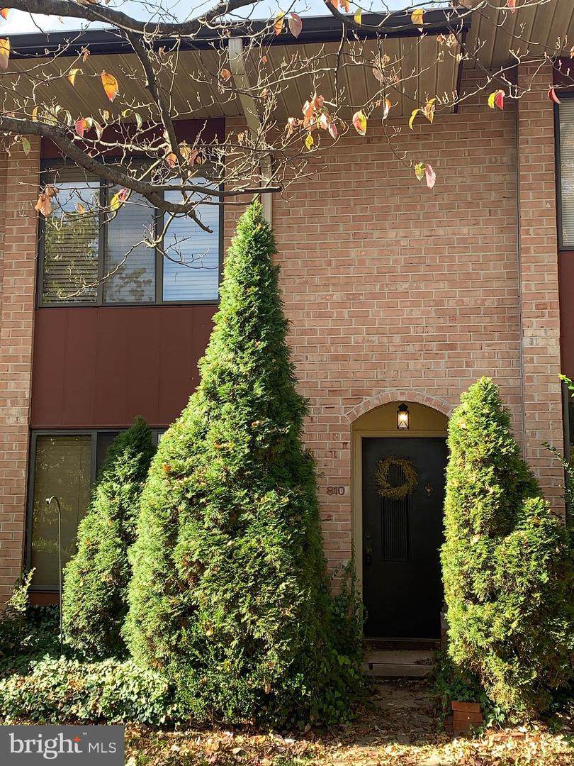 810 Stonybrook Drive - Photo 1
