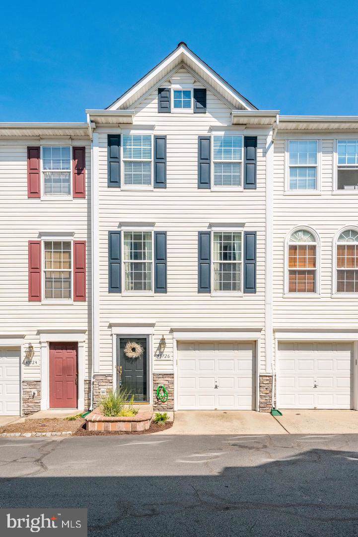 43726 Clear Lake Square - Photo 1