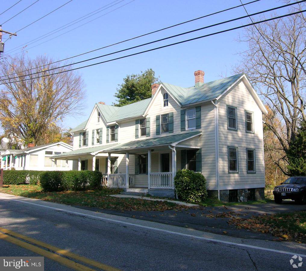10915 Falls Road - Photo 1