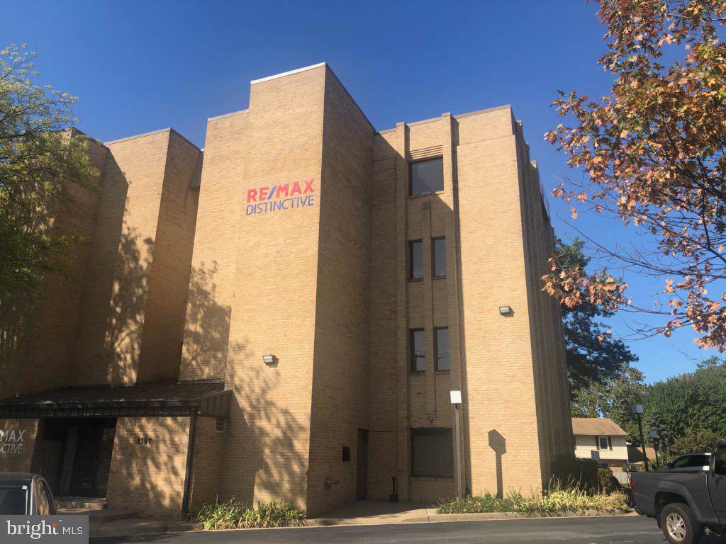 1307 DOLLEY MADISON BLVD - Photo 1