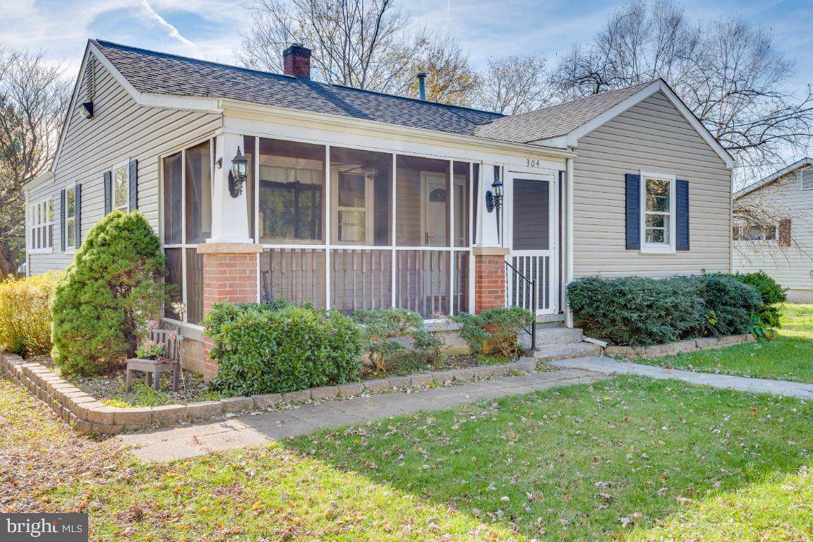 304 Bowen Street - Photo 1