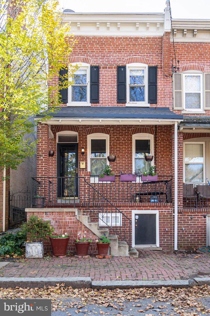 918 Lovering Avenue - Photo 1