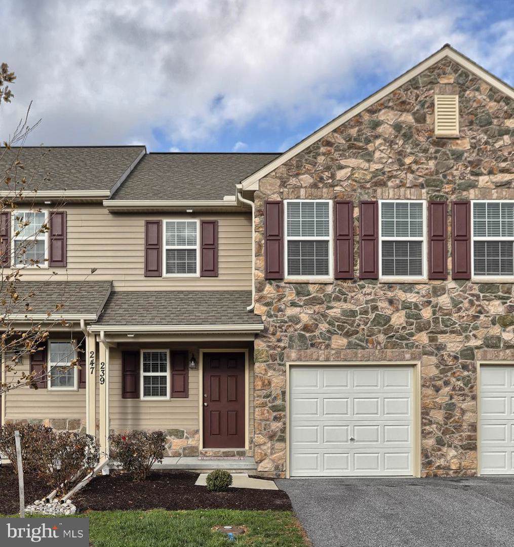 239 Village Circle - Photo 1