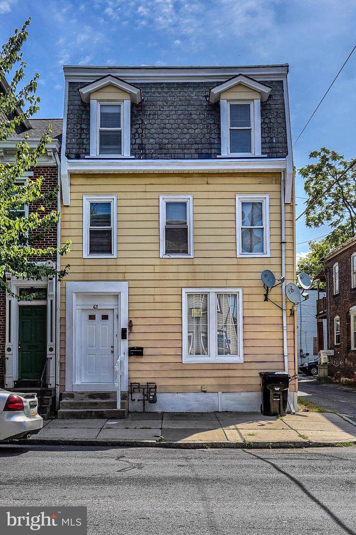 421 13TH Street - Photo 1