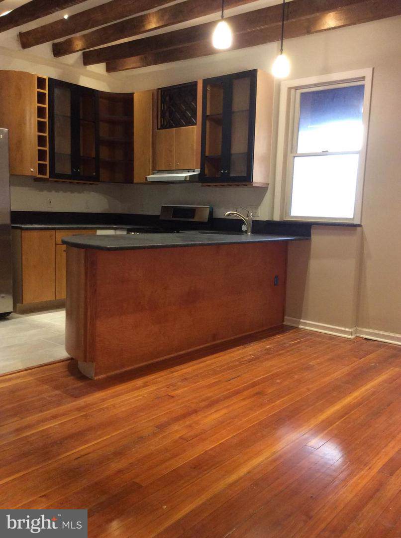 1911 9TH Street - Photo 1