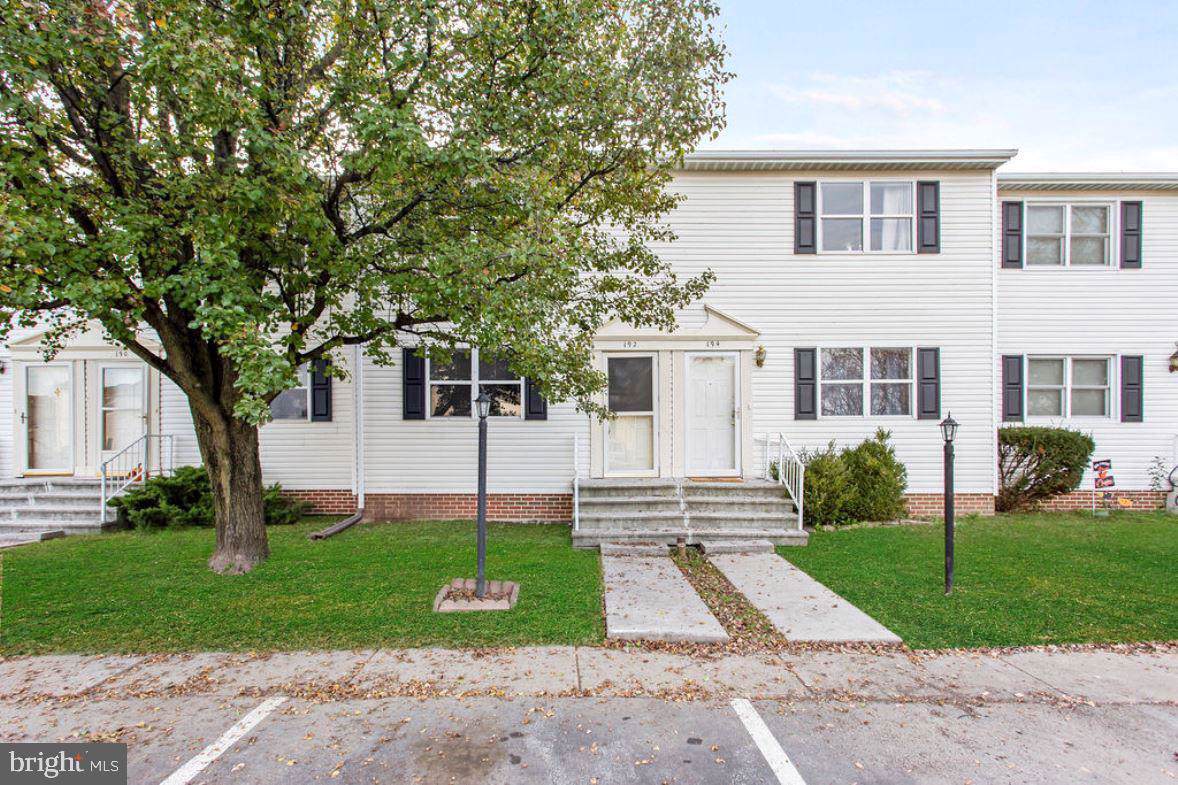 192 Center Street - Photo 1