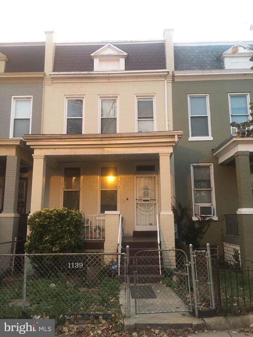 1139 Morse Street - Photo 1