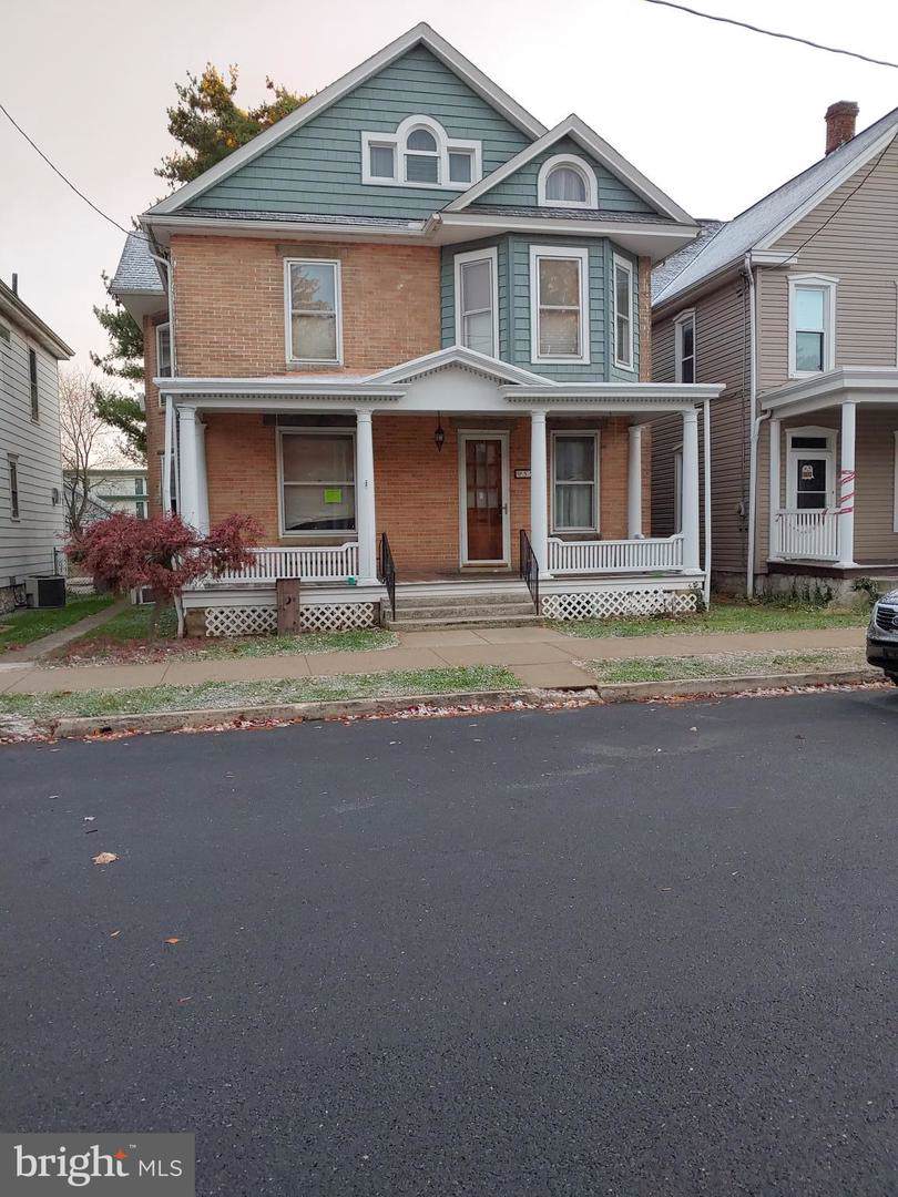 558 Nelson Street - Photo 1